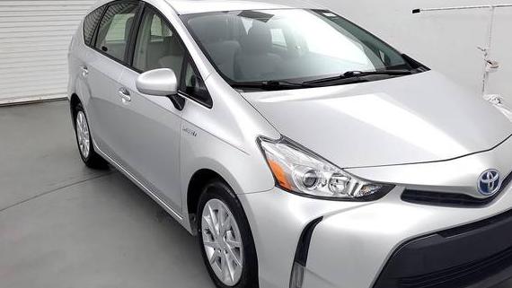 TOYOTA PRIUS V 2017 JTDZN3EU3HJ067462 image